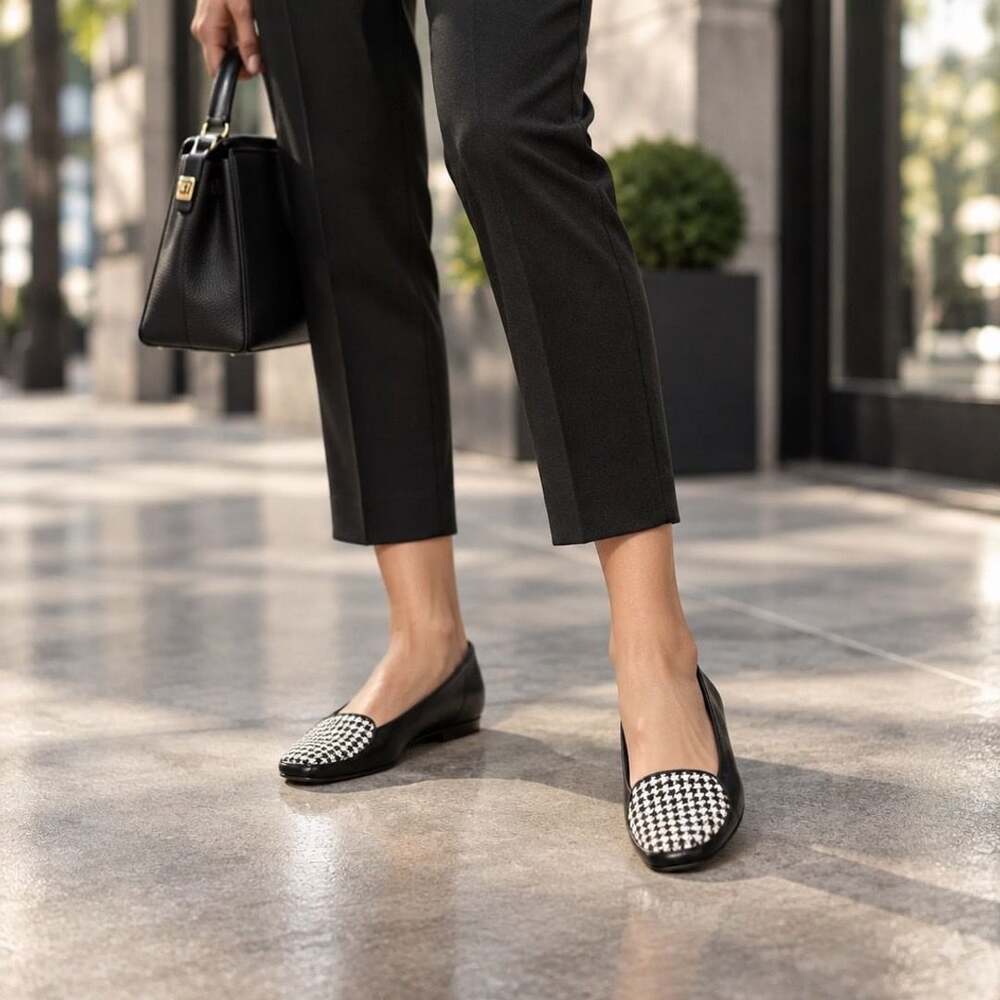 Classique Loafers Size 7.5M Black Houndstooth Toe